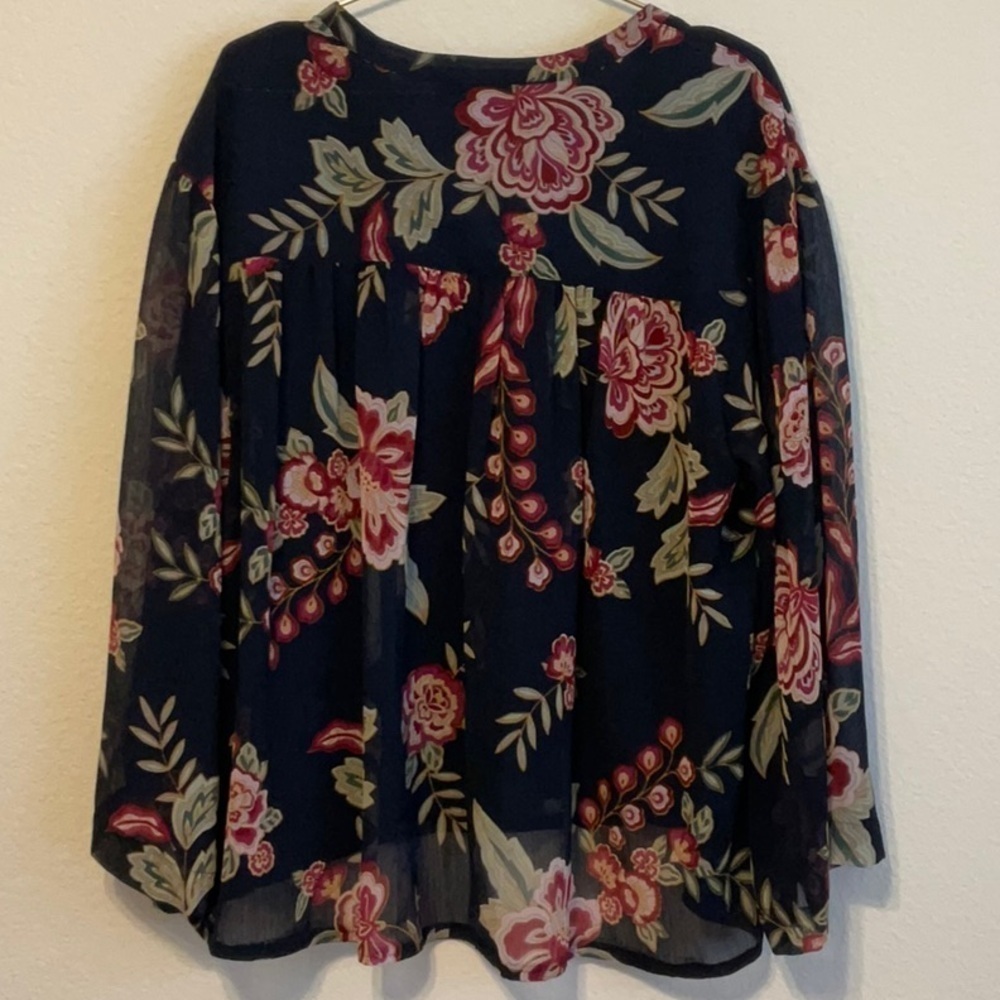 Jessica Simpson for Dillards Navy Floral V-Neck Long Sleeve Blouse 1X - Picture 6 of 11